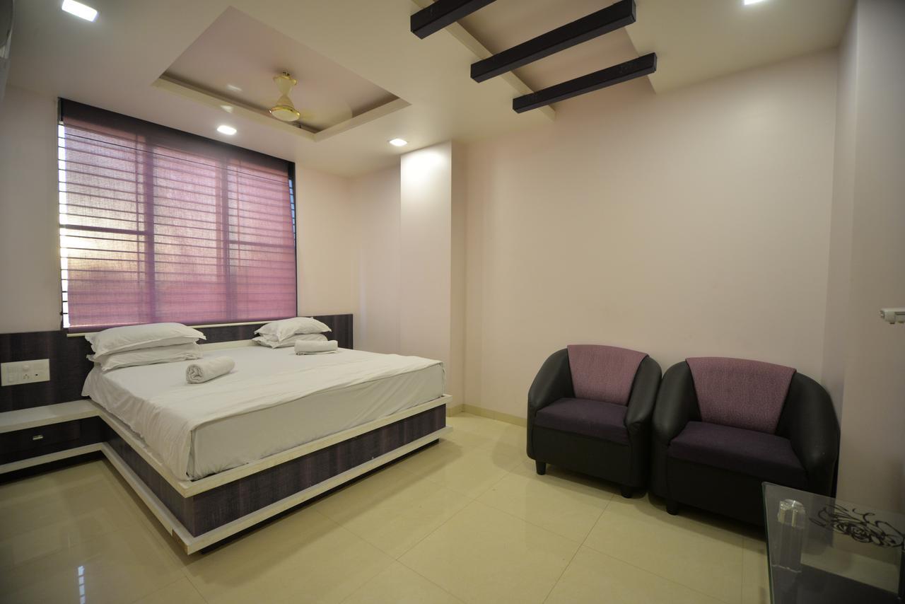 Hotel Radhe Krishna Solapur Eksteriør bilde
