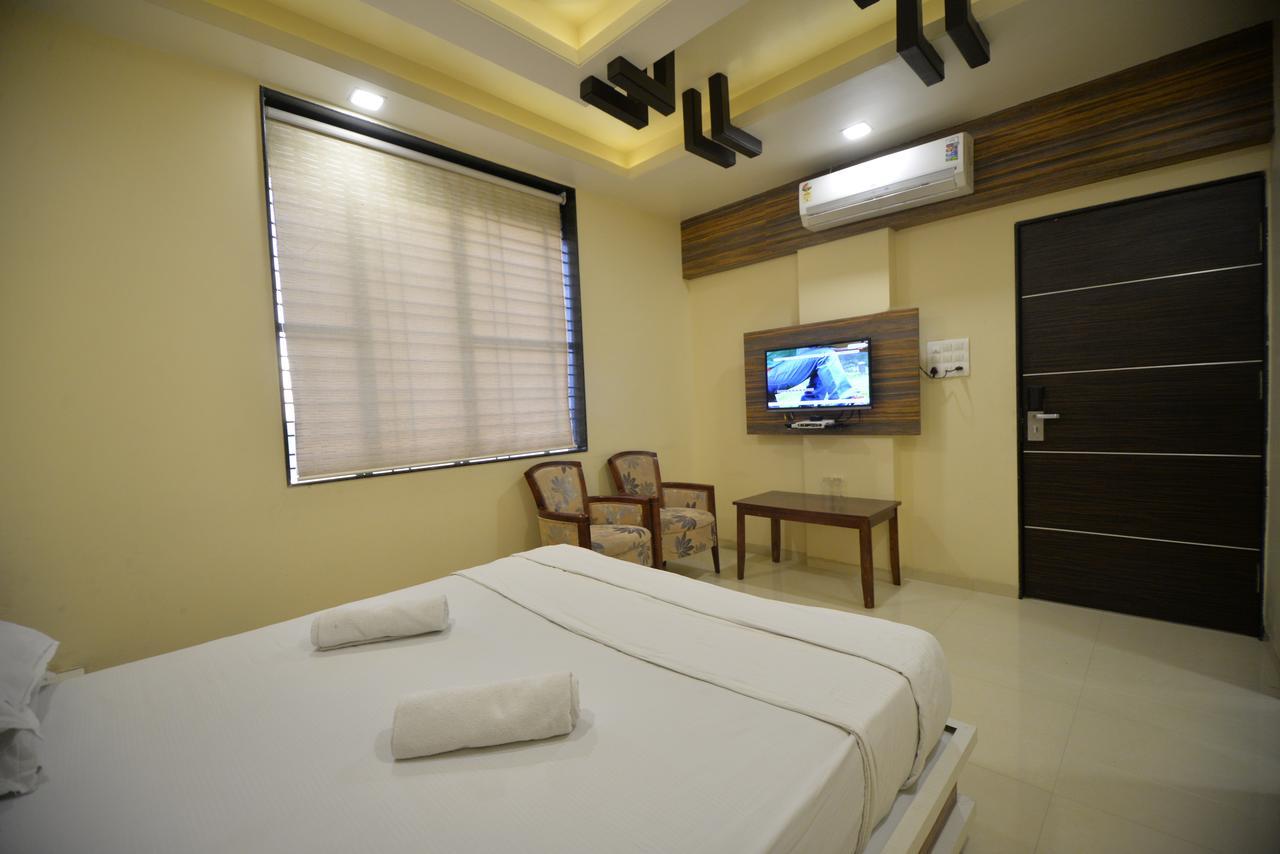 Hotel Radhe Krishna Solapur Eksteriør bilde