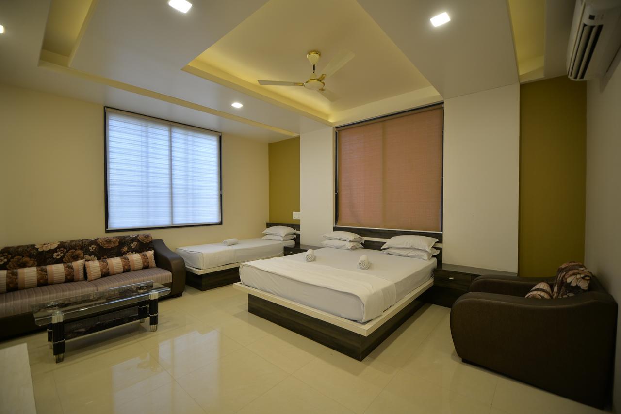 Hotel Radhe Krishna Solapur Eksteriør bilde